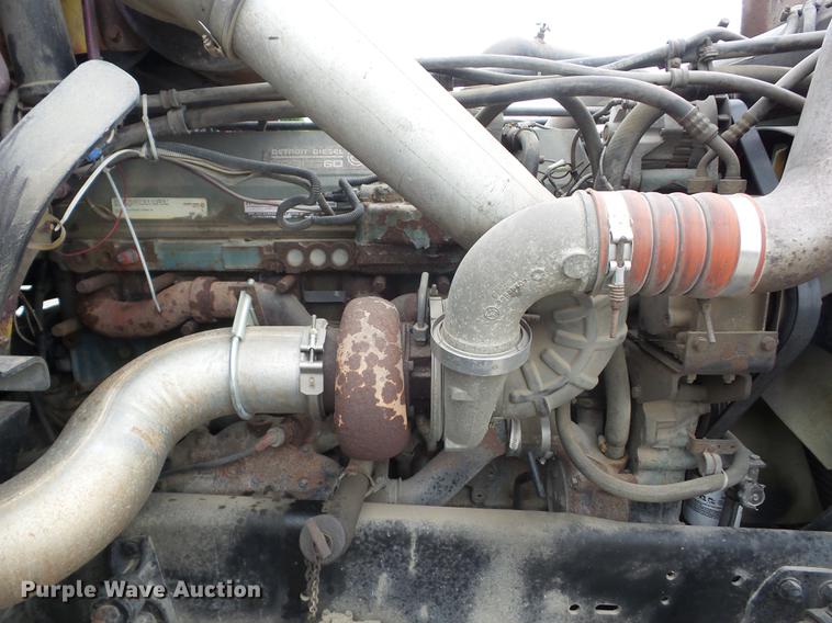 image for item J8512 1994 Freightliner FLD120 tow truck