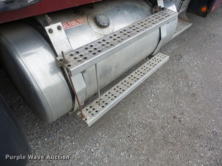 image for item J8512 1994 Freightliner FLD120 tow truck