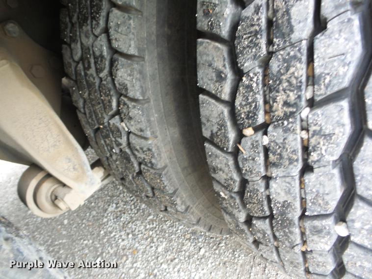 image for item J8512 1994 Freightliner FLD120 tow truck