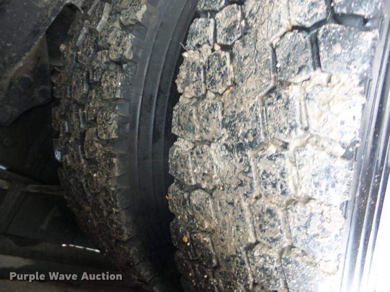 image for item J8512 1994 Freightliner FLD120 tow truck