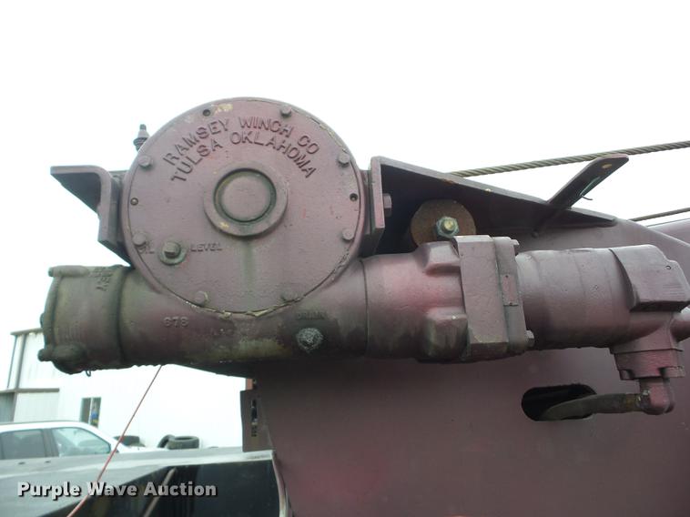 image for item J8512 1994 Freightliner FLD120 tow truck