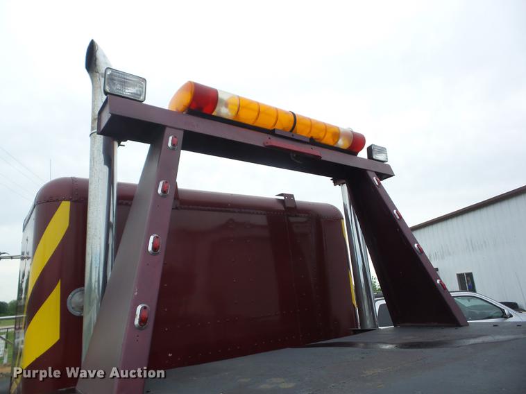 image for item J8512 1994 Freightliner FLD120 tow truck