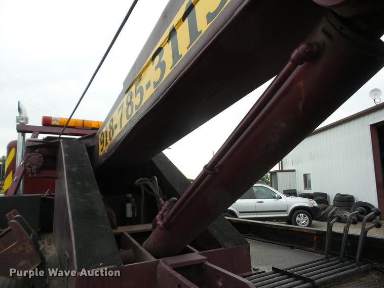 image for item J8512 1994 Freightliner FLD120 tow truck