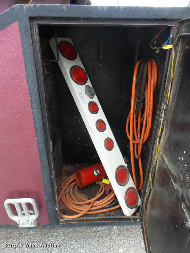 image for item J8512 1994 Freightliner FLD120 tow truck