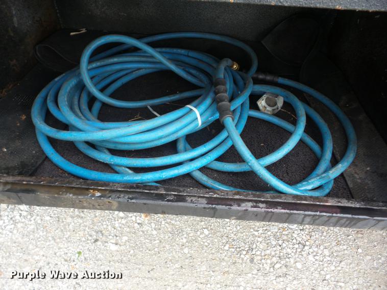 image for item J8512 1994 Freightliner FLD120 tow truck