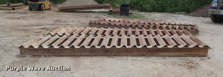 image for item DC7254 (2) sets of tire cleaning grates