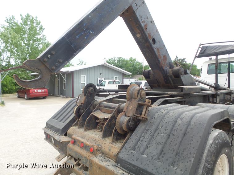 image for item DC7269 1999 Mack DM690S hooklift truck