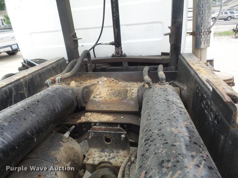 image for item DC7269 1999 Mack DM690S hooklift truck