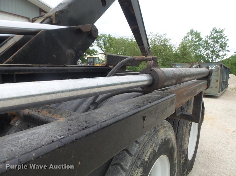 image for item DC7269 1999 Mack DM690S hooklift truck