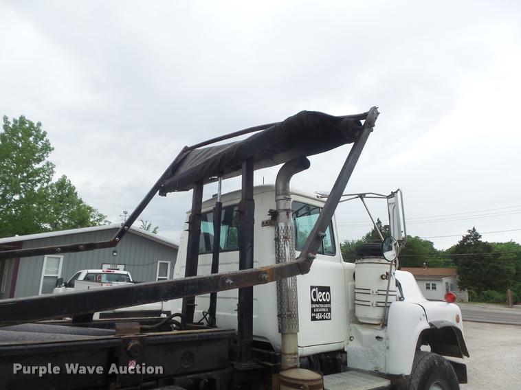 image for item DC7269 1999 Mack DM690S hooklift truck