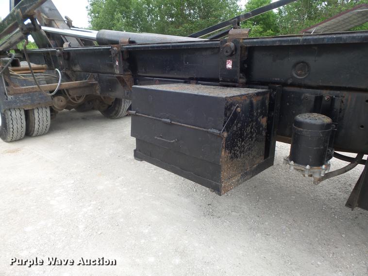 image for item DC7269 1999 Mack DM690S hooklift truck