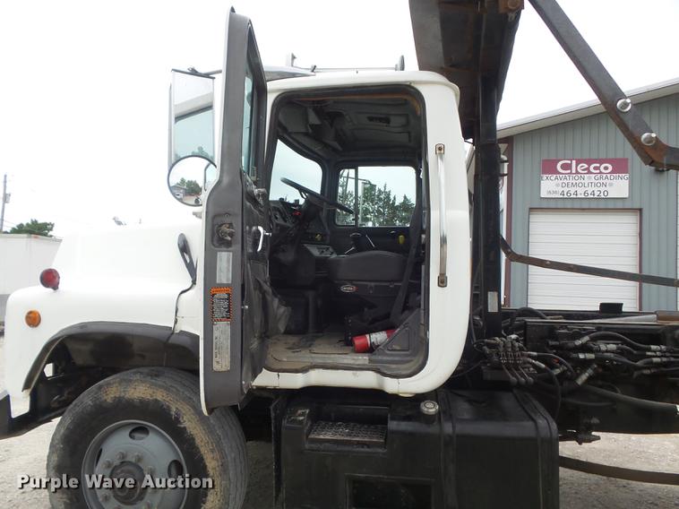 image for item DC7269 1999 Mack DM690S hooklift truck