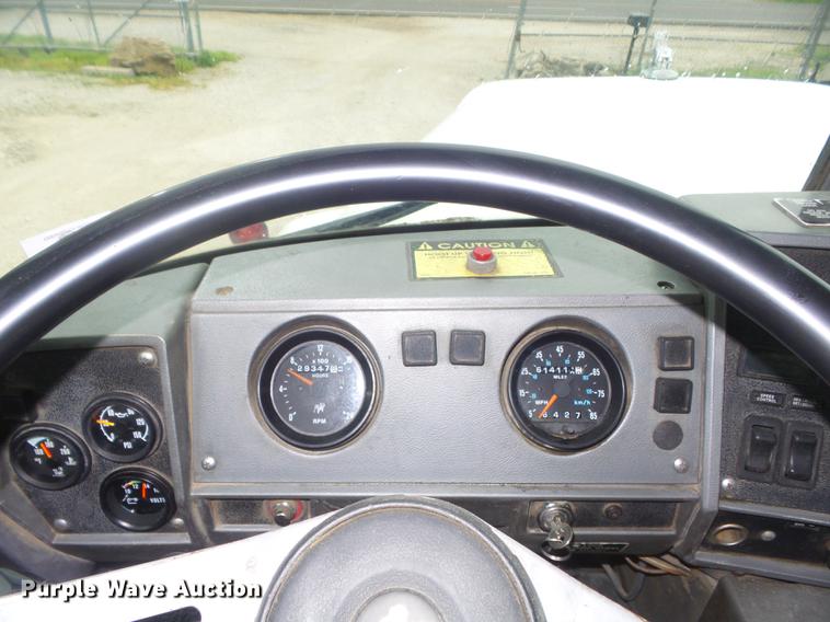 image for item DC7269 1999 Mack DM690S hooklift truck