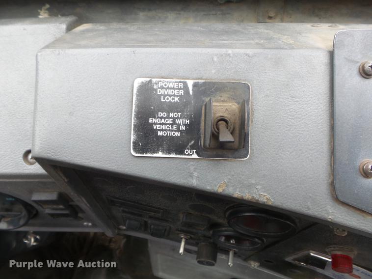 image for item DC7269 1999 Mack DM690S hooklift truck