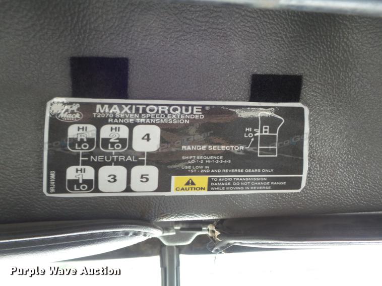 image for item DC7269 1999 Mack DM690S hooklift truck