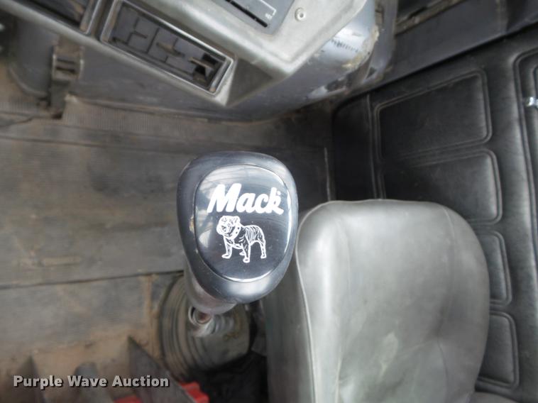 image for item DC7269 1999 Mack DM690S hooklift truck