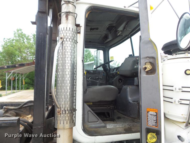 image for item DC7269 1999 Mack DM690S hooklift truck