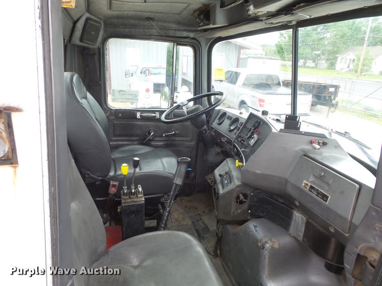 image for item DC7269 1999 Mack DM690S hooklift truck