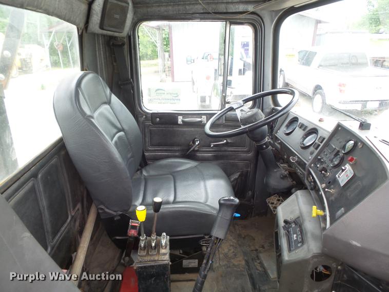 image for item DC7269 1999 Mack DM690S hooklift truck