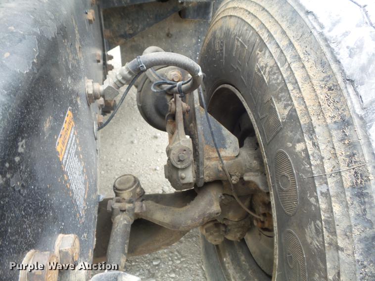 image for item DC7269 1999 Mack DM690S hooklift truck