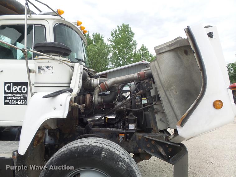 image for item DC7269 1999 Mack DM690S hooklift truck