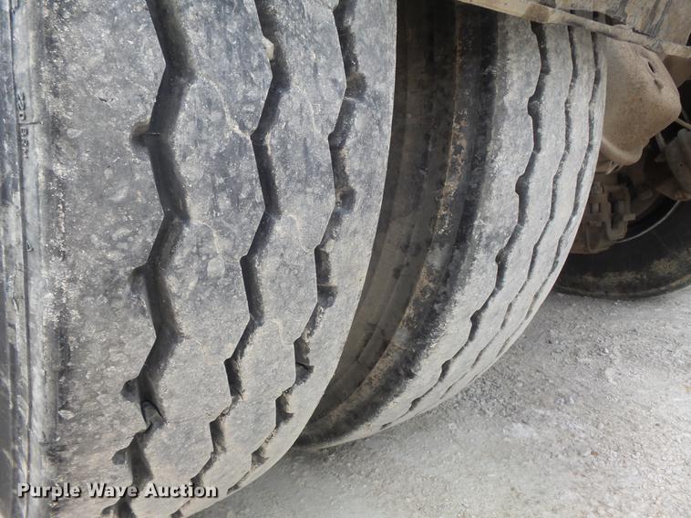 image for item DC7269 1999 Mack DM690S hooklift truck