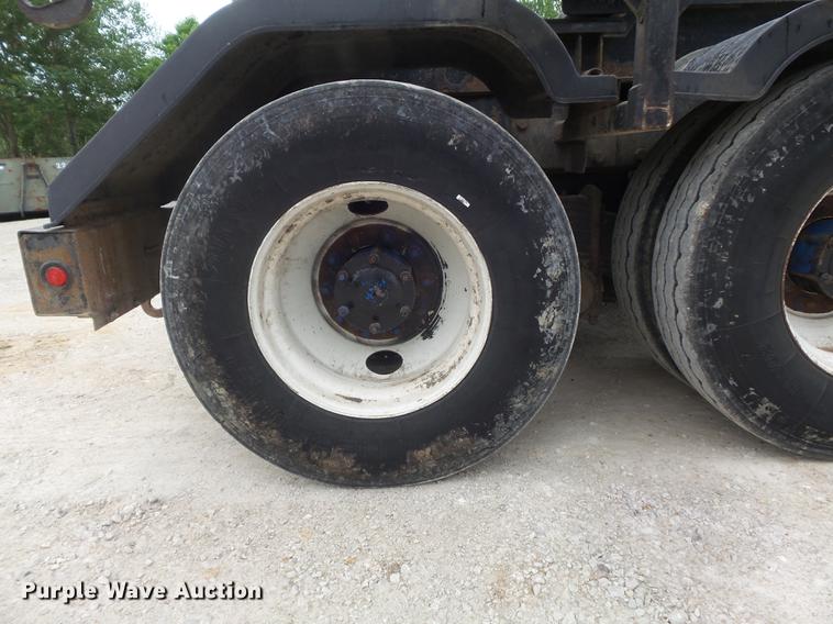 image for item DC7269 1999 Mack DM690S hooklift truck