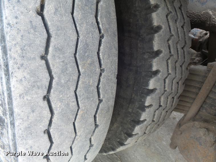 image for item DC7269 1999 Mack DM690S hooklift truck