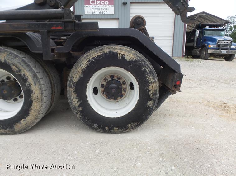 image for item DC7269 1999 Mack DM690S hooklift truck