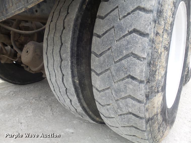 image for item DC7269 1999 Mack DM690S hooklift truck