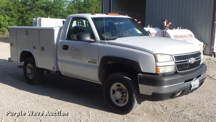 image for item DC7275 2006 Chevrolet Silverado 2500HD utility bed pickup truck