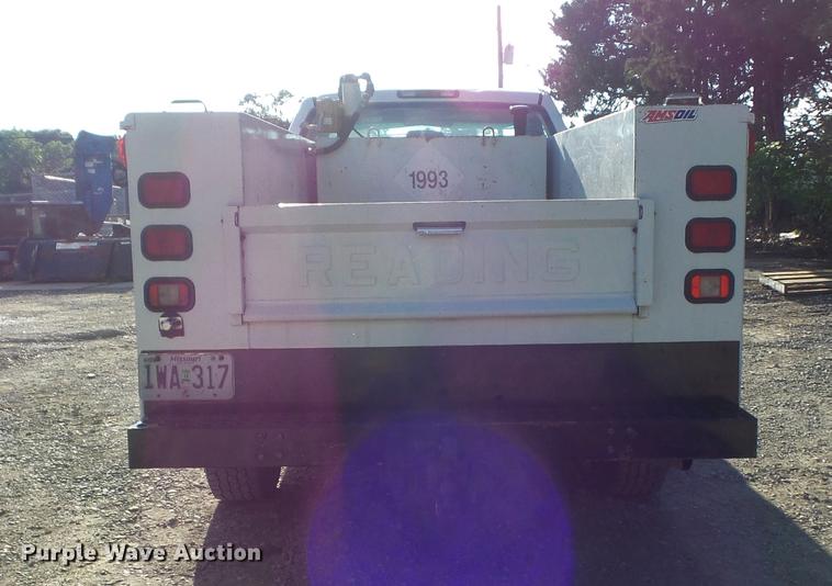 image for item DC7275 2006 Chevrolet Silverado 2500HD utility bed pickup truck