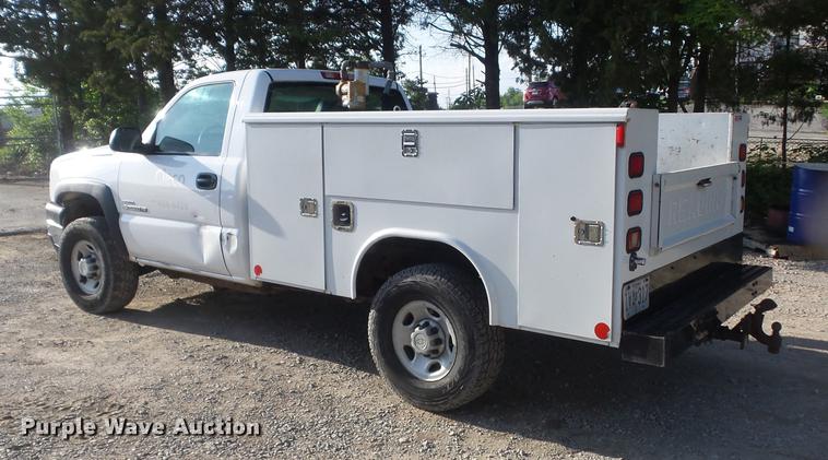 image for item DC7275 2006 Chevrolet Silverado 2500HD utility bed pickup truck