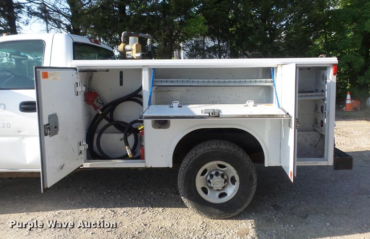 image for item DC7275 2006 Chevrolet Silverado 2500HD utility bed pickup truck