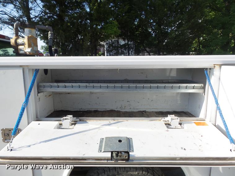 image for item DC7275 2006 Chevrolet Silverado 2500HD utility bed pickup truck