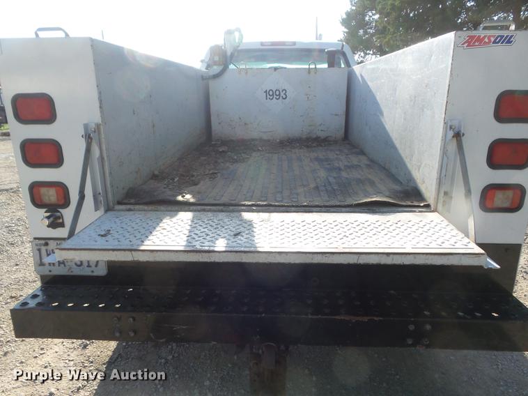 image for item DC7275 2006 Chevrolet Silverado 2500HD utility bed pickup truck