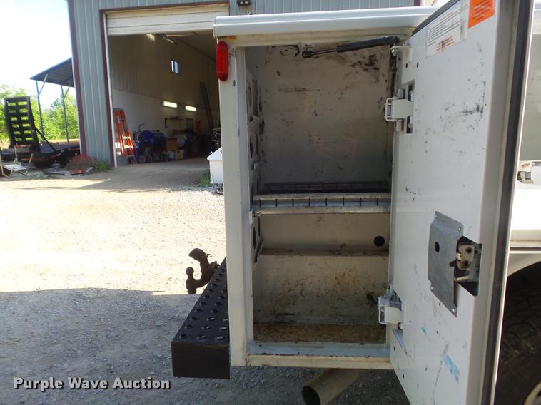 image for item DC7275 2006 Chevrolet Silverado 2500HD utility bed pickup truck