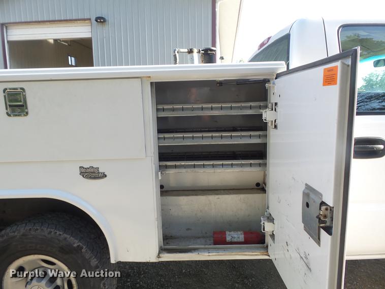 image for item DC7275 2006 Chevrolet Silverado 2500HD utility bed pickup truck