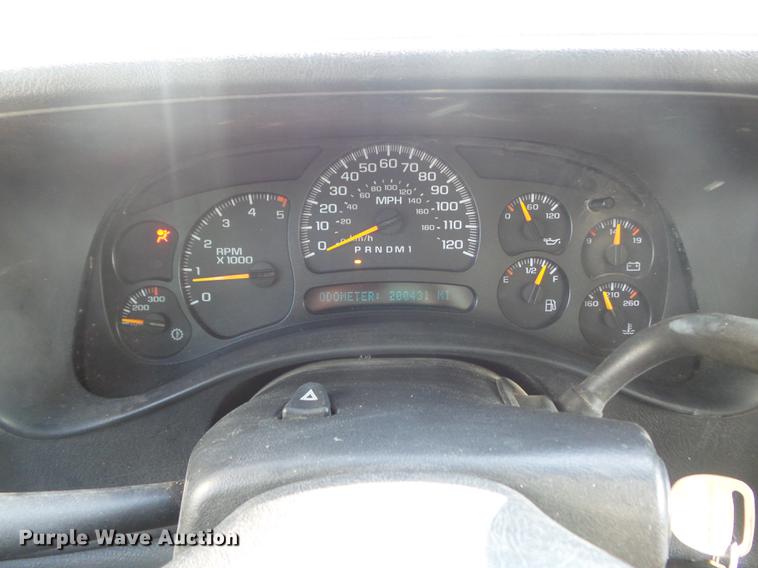 image for item DC7275 2006 Chevrolet Silverado 2500HD utility bed pickup truck