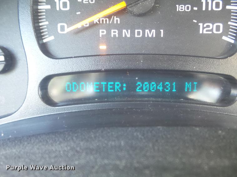 image for item DC7275 2006 Chevrolet Silverado 2500HD utility bed pickup truck