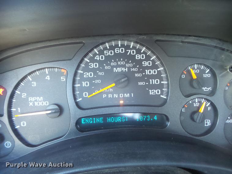 image for item DC7275 2006 Chevrolet Silverado 2500HD utility bed pickup truck