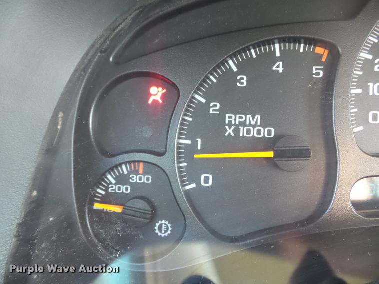 image for item DC7275 2006 Chevrolet Silverado 2500HD utility bed pickup truck