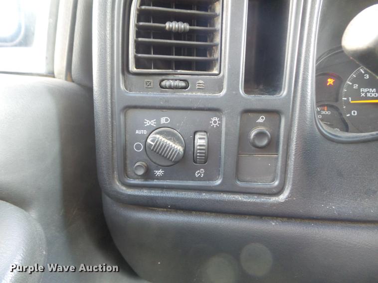 image for item DC7275 2006 Chevrolet Silverado 2500HD utility bed pickup truck