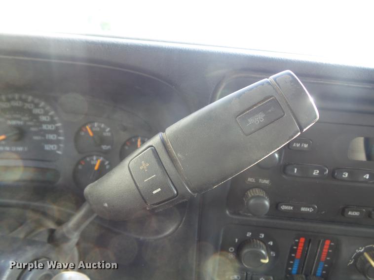 image for item DC7275 2006 Chevrolet Silverado 2500HD utility bed pickup truck