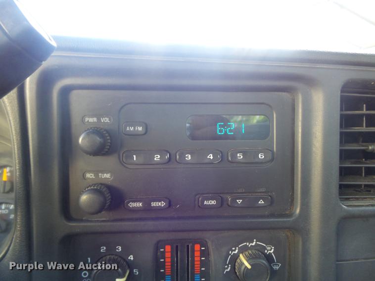 image for item DC7275 2006 Chevrolet Silverado 2500HD utility bed pickup truck