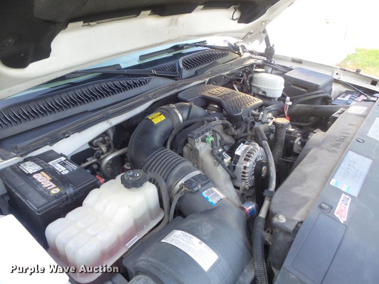 image for item DC7275 2006 Chevrolet Silverado 2500HD utility bed pickup truck