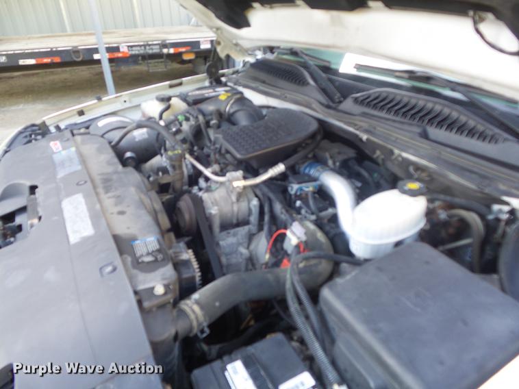 image for item DC7275 2006 Chevrolet Silverado 2500HD utility bed pickup truck