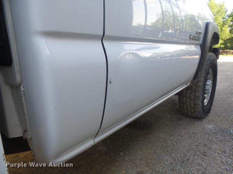 image for item DC7275 2006 Chevrolet Silverado 2500HD utility bed pickup truck