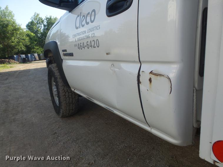 image for item DC7275 2006 Chevrolet Silverado 2500HD utility bed pickup truck