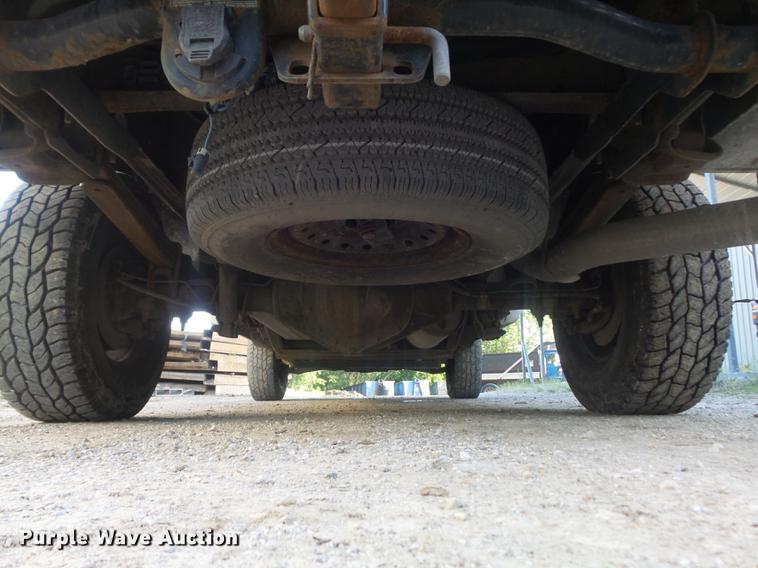 image for item DC7275 2006 Chevrolet Silverado 2500HD utility bed pickup truck